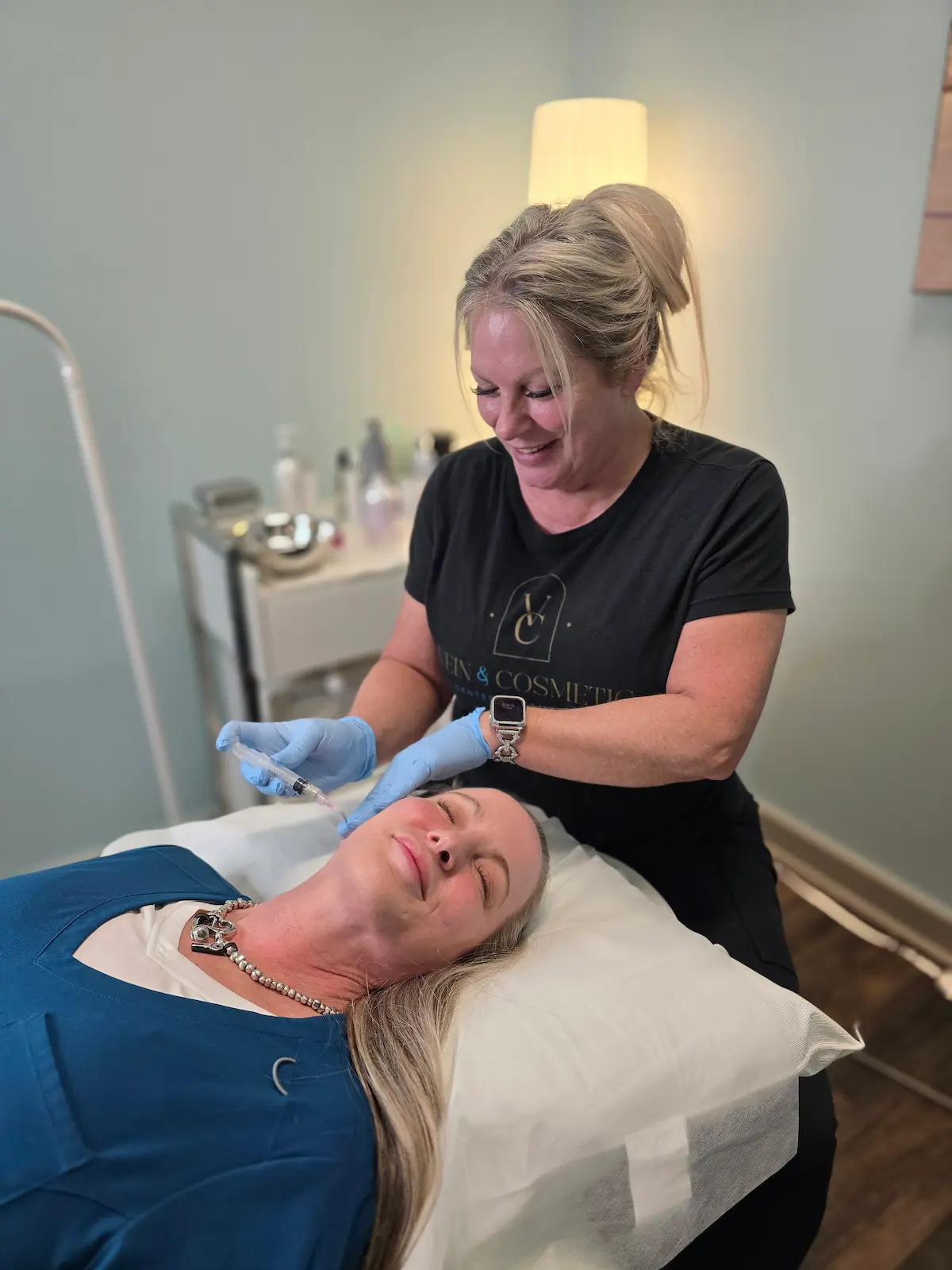 tampa hydrafacial patient model receiving treatment