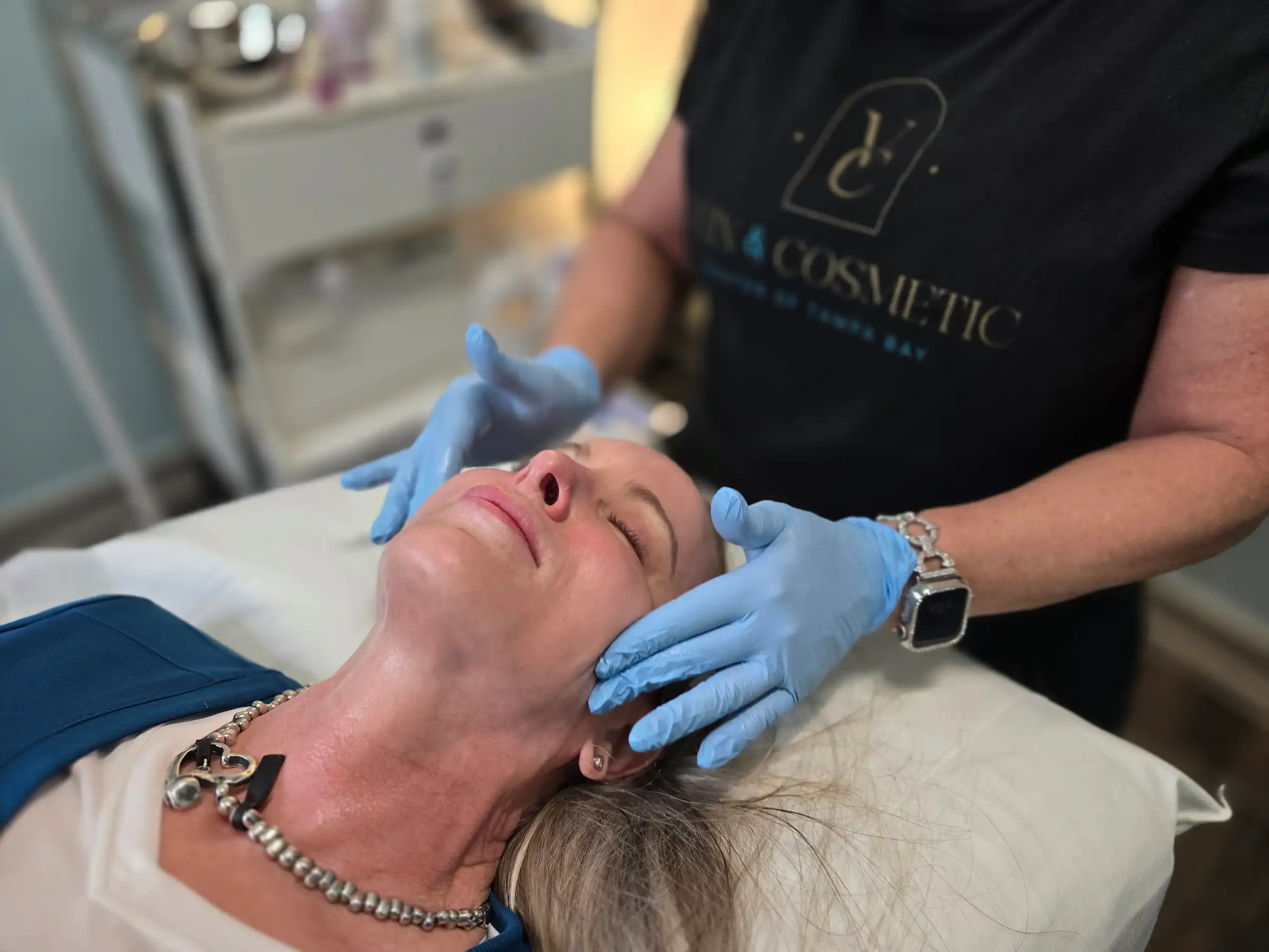 tampa hydrafacial patient model receiving treatment